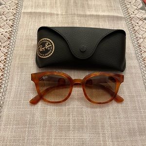 Ray ban sunglasses, great condition!